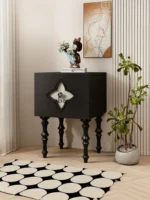 طاولة جانبية للسرير بتصميم فخم