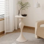 طاولة جانبية صغيرة حديثة